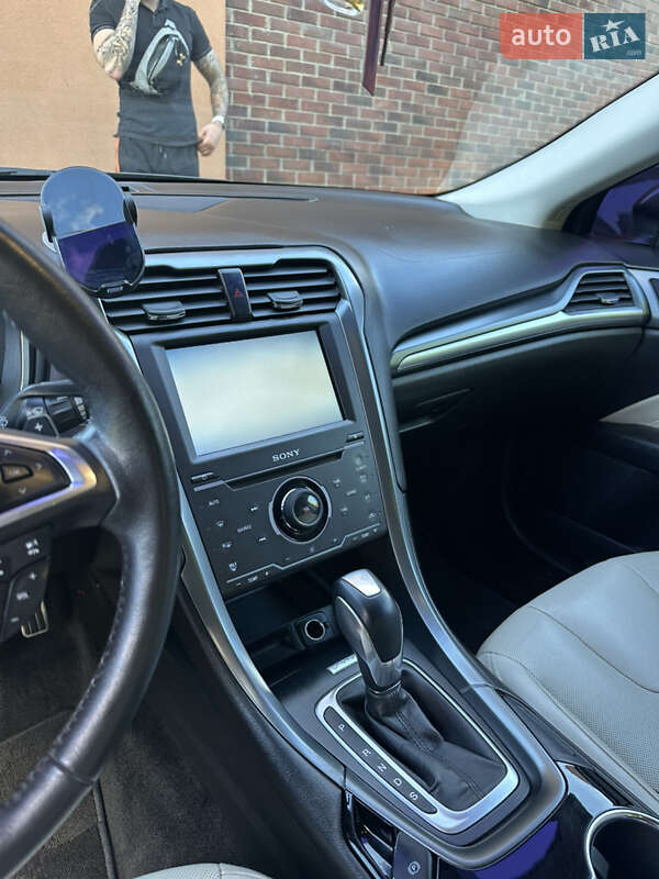 Седан Ford Fusion 2015 в Новомосковську