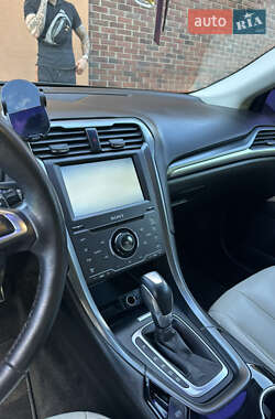 Седан Ford Fusion 2015 в 