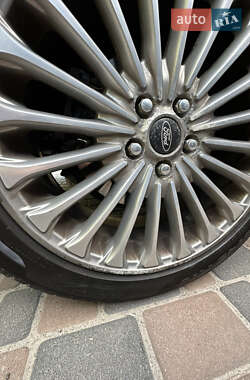 Седан Ford Fusion 2015 в 