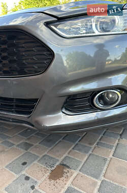 Седан Ford Fusion 2015 в 