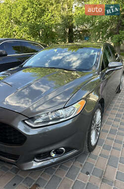 Седан Ford Fusion 2015 в 