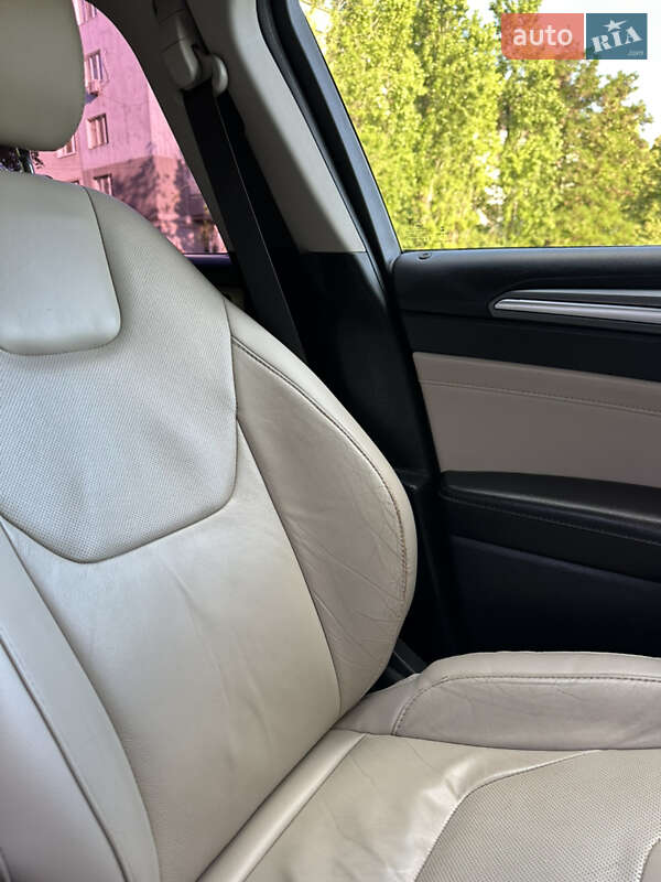 Седан Ford Fusion 2015 в Новомосковську