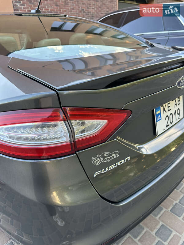 Седан Ford Fusion 2015 в Новомосковську