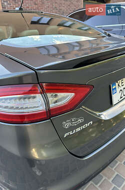 Седан Ford Fusion 2015 в 