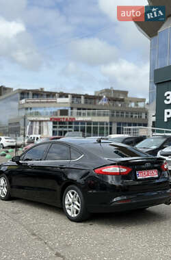 Седан Ford Fusion 2015 в 