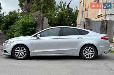 Седан Ford Fusion 2015 в 