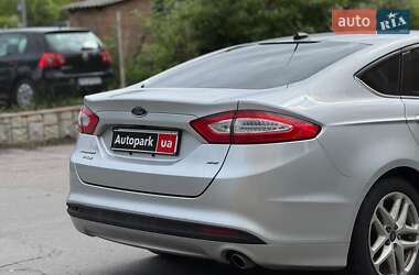 Седан Ford Fusion 2015 в 