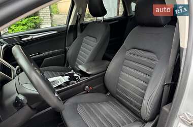 Седан Ford Fusion 2015 в 