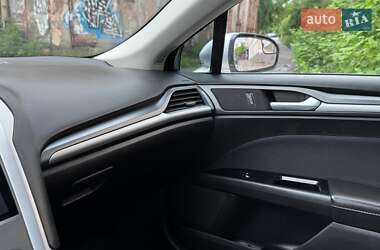 Седан Ford Fusion 2015 в 