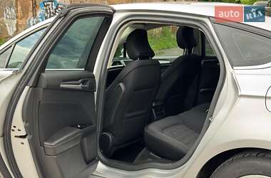 Седан Ford Fusion 2015 в 