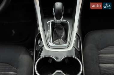 Седан Ford Fusion 2015 в 