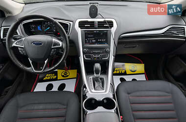 Седан Ford Fusion 2016 в 