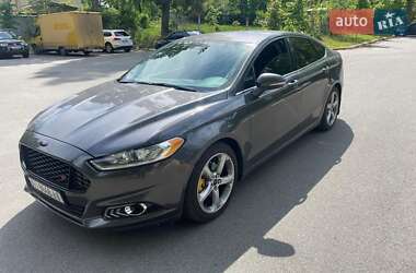 Седан Ford Fusion 2016 в Бучі