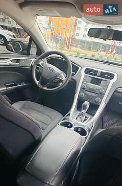 Седан Ford Fusion 2013 в 