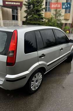 Хэтчбек Ford Fusion 2004 в 