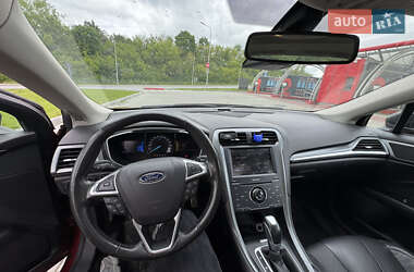 Седан Ford Fusion 2013 в 