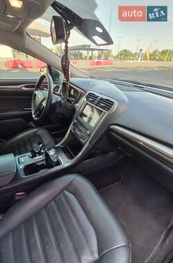 Седан Ford Fusion 2017 в 