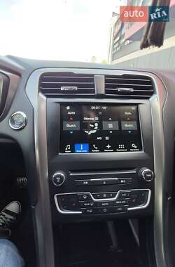 Седан Ford Fusion 2017 в 