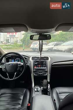 Седан Ford Fusion 2017 в 