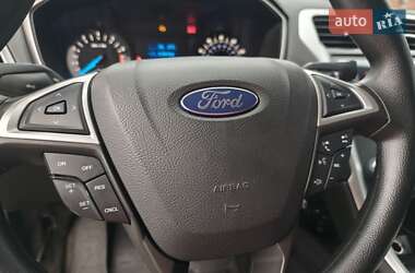 Седан Ford Fusion 2013 в 