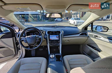 Седан Ford Fusion 2019 в 