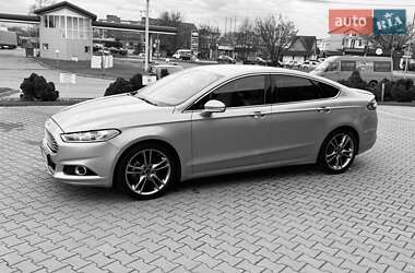 Седан Ford Fusion 2015 в 