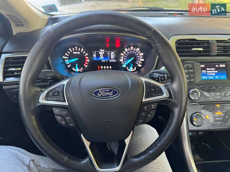 Седан Ford Fusion 2016 в Львове