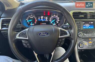 Седан Ford Fusion 2016 в 