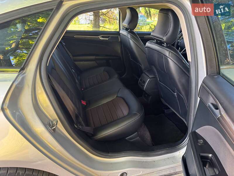 Седан Ford Fusion 2016 в Львове