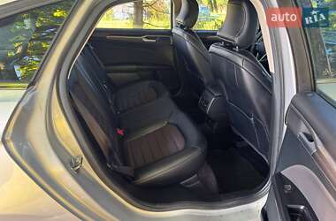 Седан Ford Fusion 2016 в 