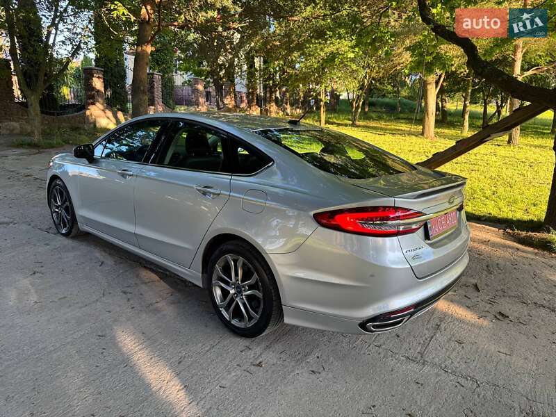 Седан Ford Fusion 2016 в Львове