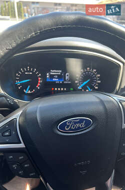 Седан Ford Fusion 2013 в 