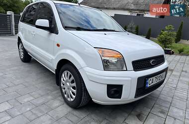 Хэтчбек Ford Fusion 2012 в 