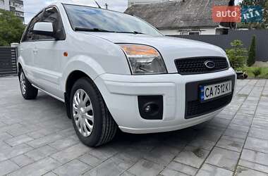 Хэтчбек Ford Fusion 2012 в 
