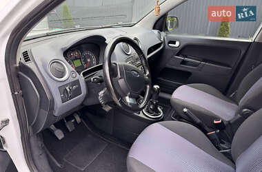 Хэтчбек Ford Fusion 2012 в 