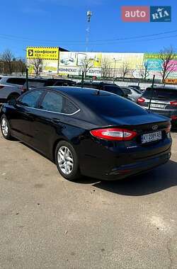 Седан Ford Fusion 2015 в 