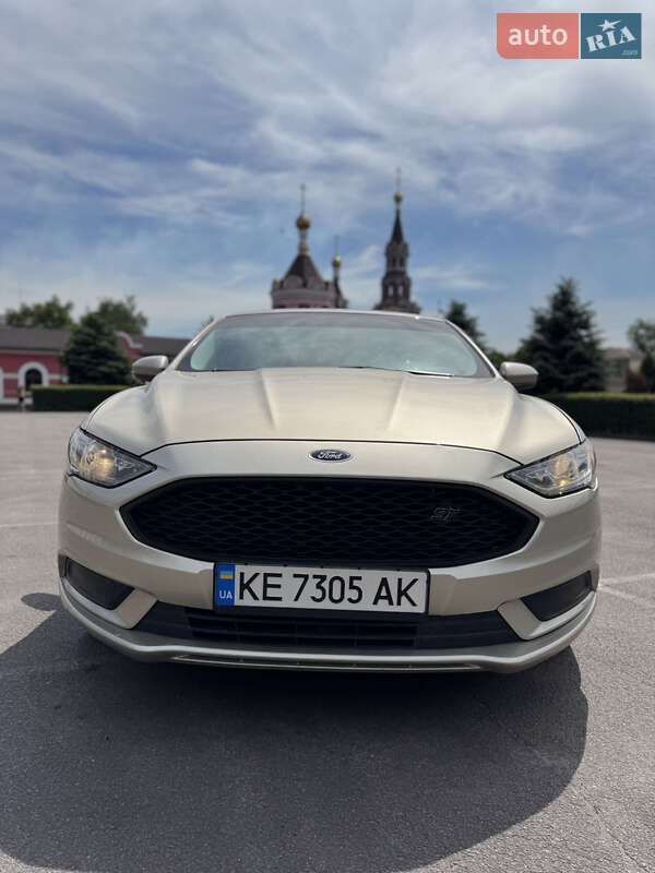 Седан Ford Fusion 2016 в 