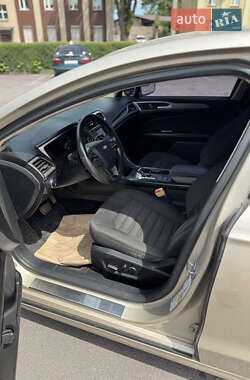 Седан Ford Fusion 2016 в 
