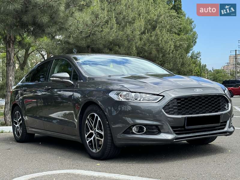 Седан Ford Fusion 2015 в 