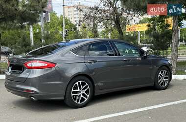 Седан Ford Fusion 2015 в 