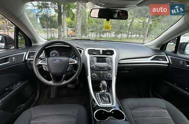 Седан Ford Fusion 2015 в 