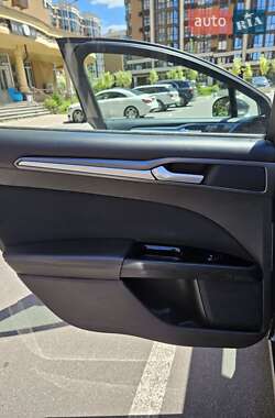 Седан Ford Fusion 2014 в 
