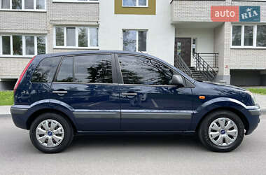 Хэтчбек Ford Fusion 2010 в 