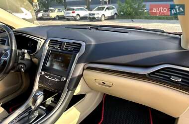 Седан Ford Fusion 2016 в 
