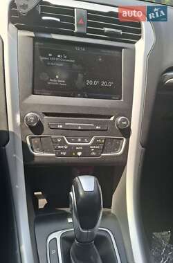 Седан Ford Fusion 2015 в 