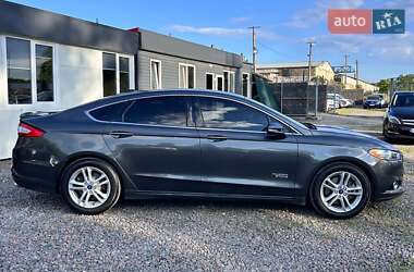 Седан Ford Fusion 2015 в 