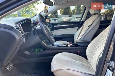 Седан Ford Fusion 2015 в 