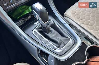 Седан Ford Fusion 2015 в 