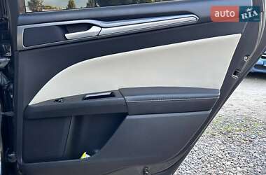 Седан Ford Fusion 2015 в 