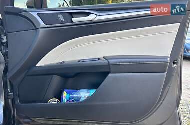 Седан Ford Fusion 2015 в 
